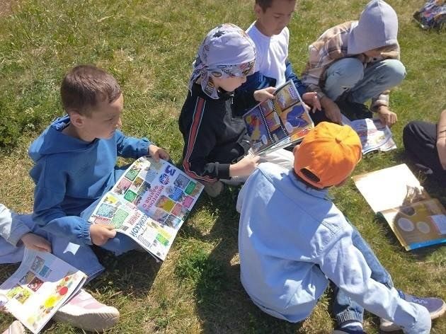 Утренник «От улыбки станет всем светлей»