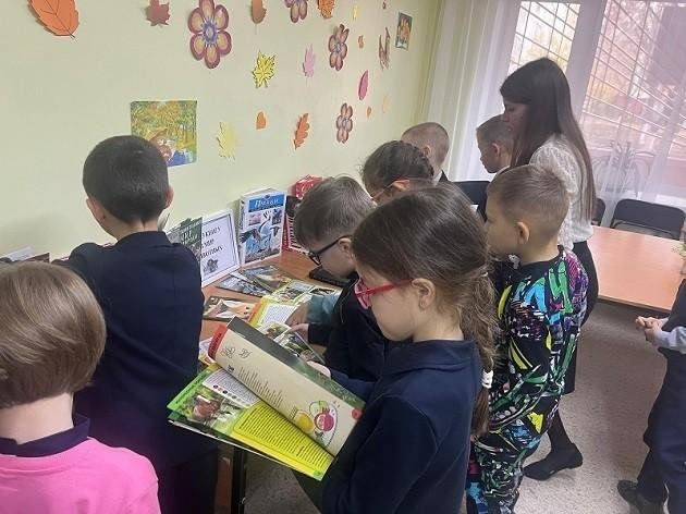 «Җәй көне зер-зери булмас өчен, укырлык китап сайла» күргәзмә-күзәтүе