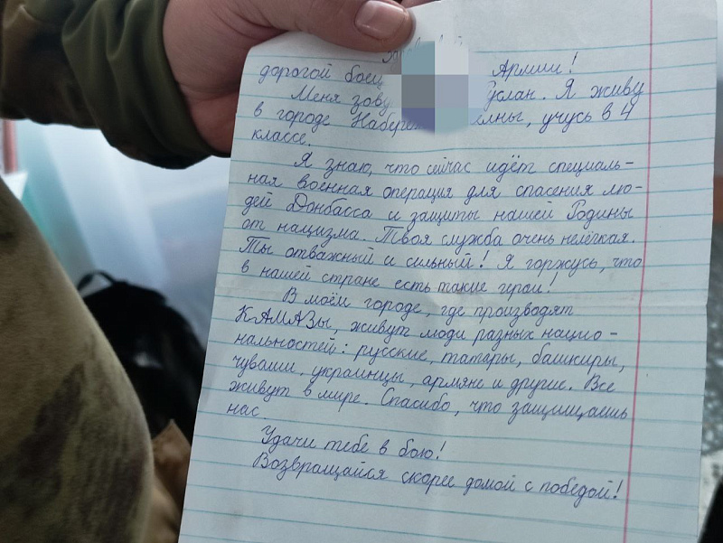 Хәрби хезмәткәр мәктәп укучысы белән очрашты