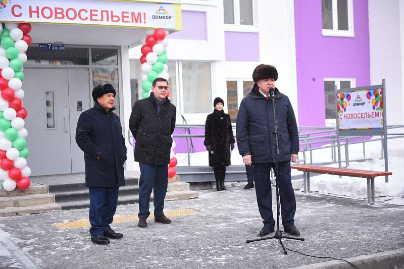 Рустам Минниханов поздравил новоселов в Набережных Челнах (+видео)