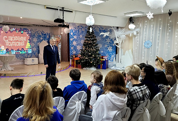 Продолжаются новогодние елки для юных челнинцев