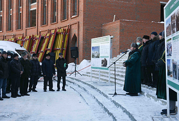На Соборной мечети установили куполы минаретов с полумесяцами