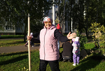 В рамках осеннего субботника высажено свыше 600 деревьев