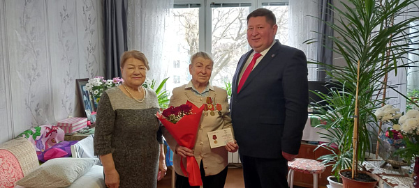 Ветеран Набережных Челнов отметила 95-летний юбилей