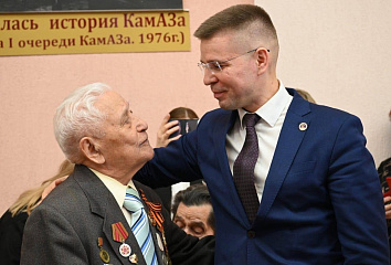 23 ветеранам Комсомольского района торжественно вручили медали Победы