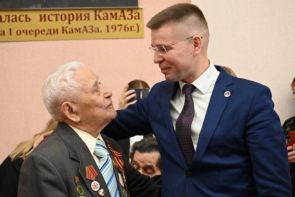 Чаллыда ветераннарга бүләкләр тапшырыла