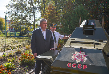 Наиль Магдеев оценил военный музей, созданный челнинцами