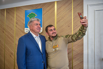 Наил Мәһдиев хәрби хезмәткәрләргә: «Сез чын геройлар!»