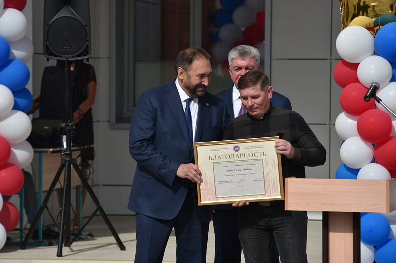 Торжественная линейка прошла в новой школе - Центре образования №16
