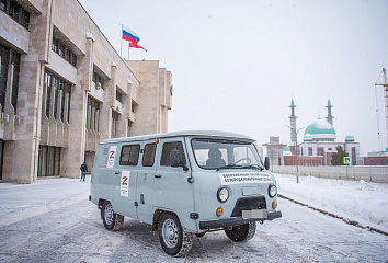 Мэр города Наиль Магдеев передал ключи от автомобиля военнослужащему