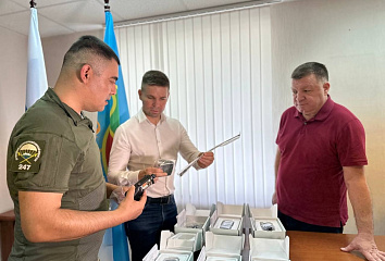 «Челны своих не бросают»: бойцу передали современные рации