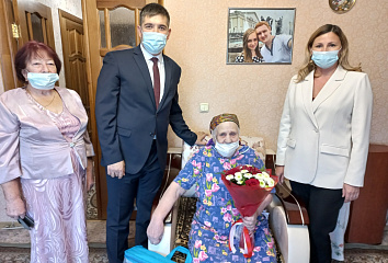 В Набережных Челнах поздравили Ветерана Великой Отечественной войны