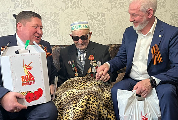 Автозаводский район поздравляет ветерана Великой Отечественной войны