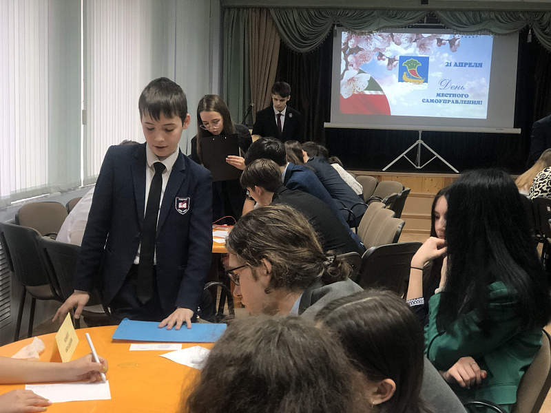 Шәһәр укучылар советы депутатларына интеллектуаль уен үткәрделәр