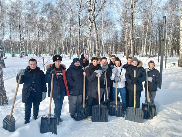 Патриатическая акция "Снежный десант" продолжается на общественных пространствах города