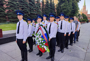 Челнинские кадеты возложили цветы к памятнику Неизвестному солдату