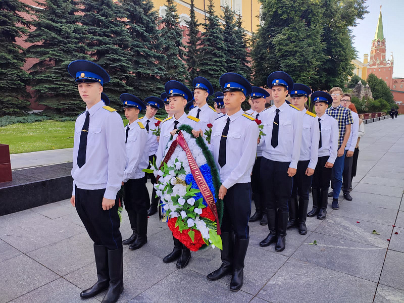 Челнинские кадеты возложили цветы к памятнику Неизвестному солдату