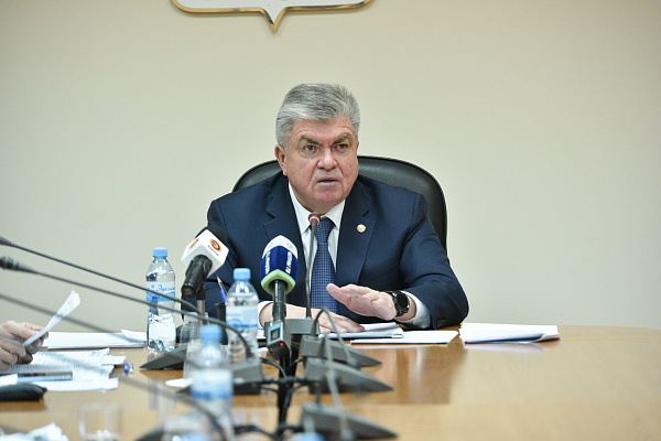 Наиль Магдеев дал указание провести детские новогодние праздники