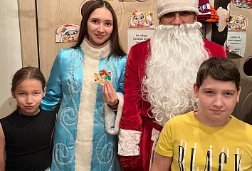 Дед Мороз со Снегурочкой поздравили детей, чьи отцы погибли в ходе СВО
