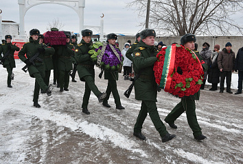 В Набережных Челнах простились с погибшим бойцом