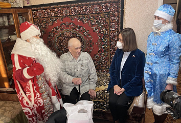 Альфия Когогина приняла участие в партийной акции «С Новым годом, ветеран!»