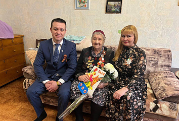 Тружениц тыла поздравили с наступающим Днем Победы