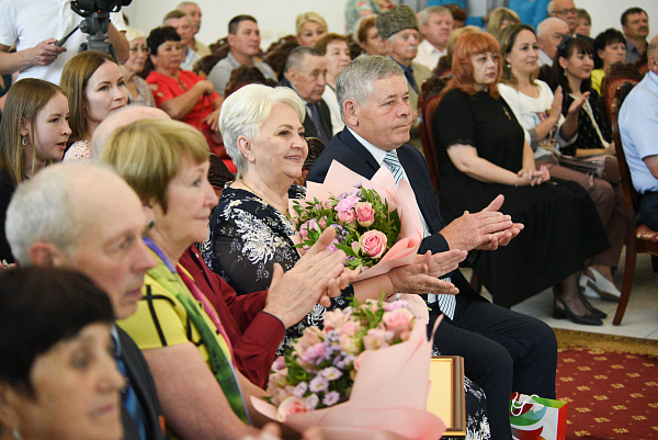 Чаллы гаиләләре «Мәхәббәт һәм тугрылык өчен» медальләре белән бүләкләнделәр