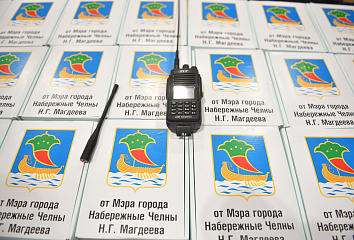 Наиль Магдеев передал бойцам СВО аппаратуру для связи