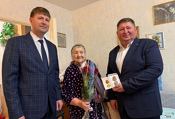 В Набережных Челнах поздравили ветерана