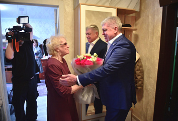 Наиль Магдеев поздравил маму Героя России Сергея Чебнева с днем рождения