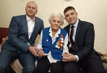 В Челнах продолжают поздравлять ветеранов ВОВ