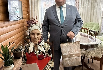Автозавод районында Бөек Ватан сугышы ветераннарын котладылар
