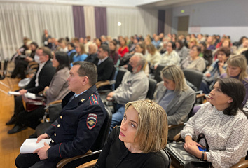 В трех районах города продолжаются встречи с населением
