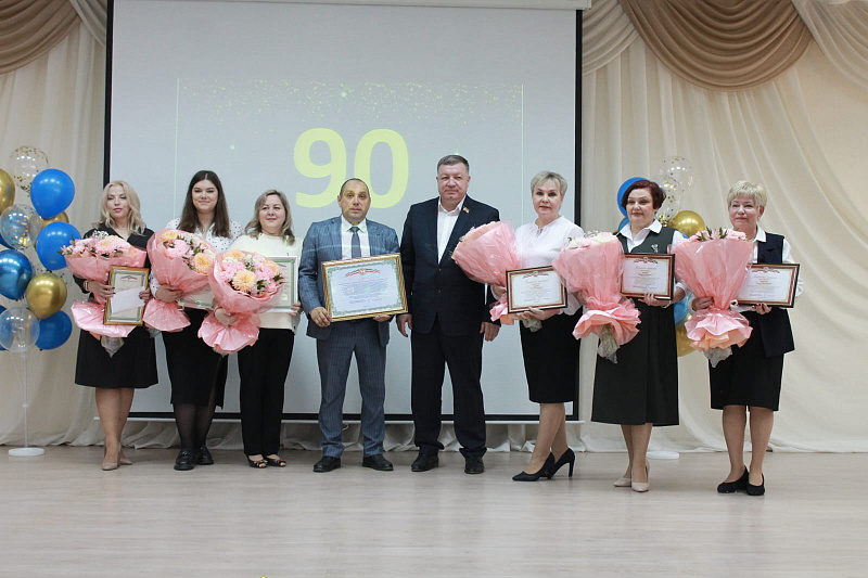 Челнинская школа отметила 90-летний юбилей