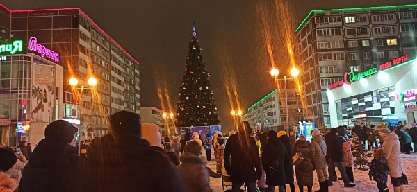 Боровецк бульварында Яңа ел чыршысы үз утларын кабызды
