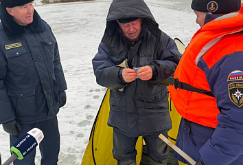 Инспекторы ГИМС предупреждают: выход на лед водоемов опасен