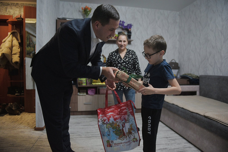Фарид Салахов поздравил с наступающим Новым годом ребят
