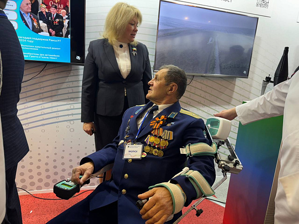 «Мастеровые» рус драма театрында Шәһәр Советының чираттагы сессиясе узды