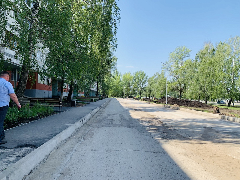 Дороги шире, парковочных мест больше: продолжается благоустройство 25-го комплекса