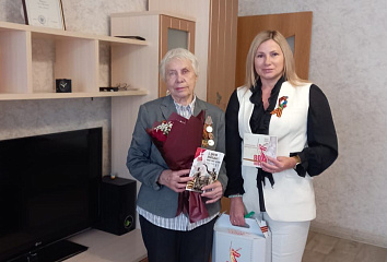 Ветеран принимает поздравления