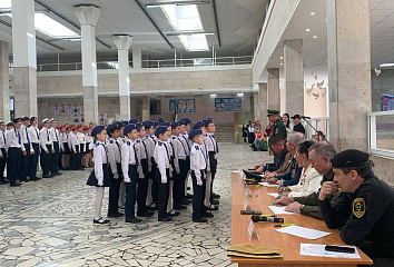 Челнинские школьники участвуют в конкурсе строя и песни