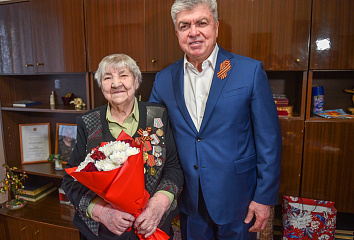Наил Мәһдиев Бөек Ватан сугышы ветераннары белән очрашты