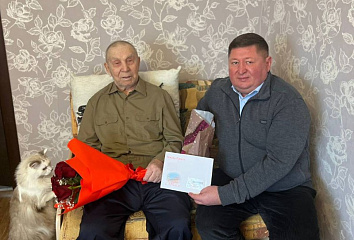 Поздравили с 95-летием юбиляра Автозаводского района