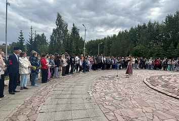 День памяти Мусы Джалиля: общественность города возложила цветы к памятнику
