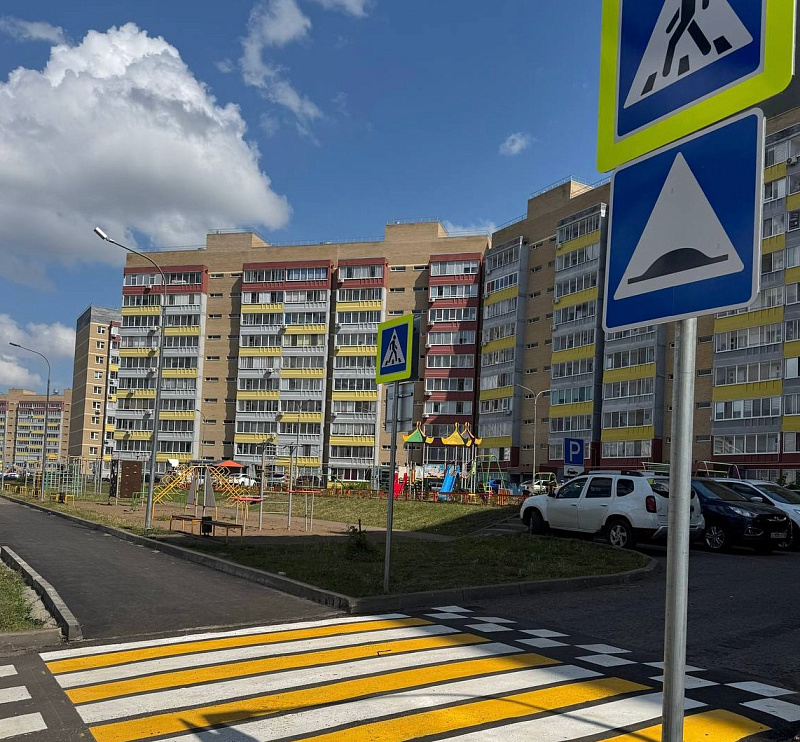 В Набережных Челнах возле школы №39 в Замелекесье улучшают инфраструктуру