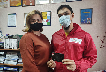Альфия Когогина вручила топливные карты челнинским волонтерам