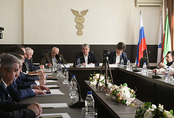 Наил Мәһдиев азык-төлек һәм эшкәртү тармагы вәкилләре белән очрашты