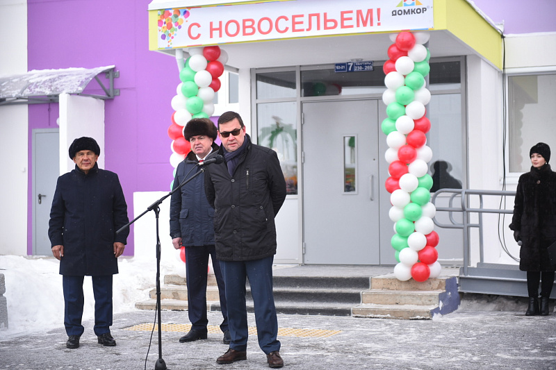 Рустам Минниханов поздравил новоселов в Набережных Челнах (+видео)