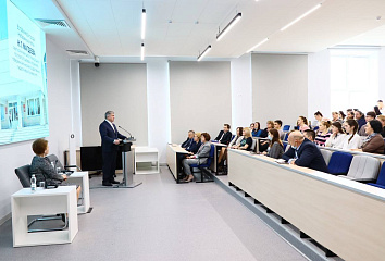 Наил Мәһдиев Яр Чаллы дәүләт педагогика университеты абитуриентлары һәм чыгарылыш курс студентлары белән очрашты