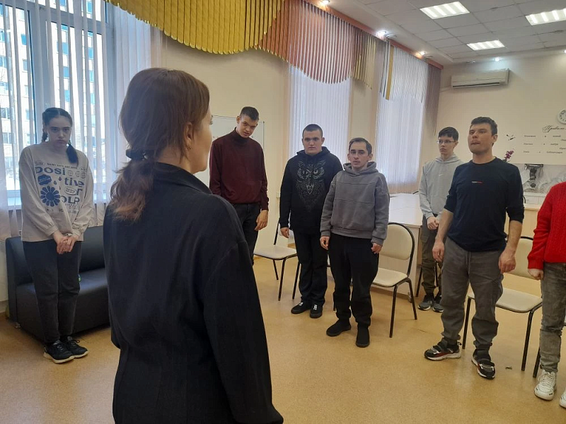 Слово во славу Отечества: необычное занятие состоялось в центре «Доверие»